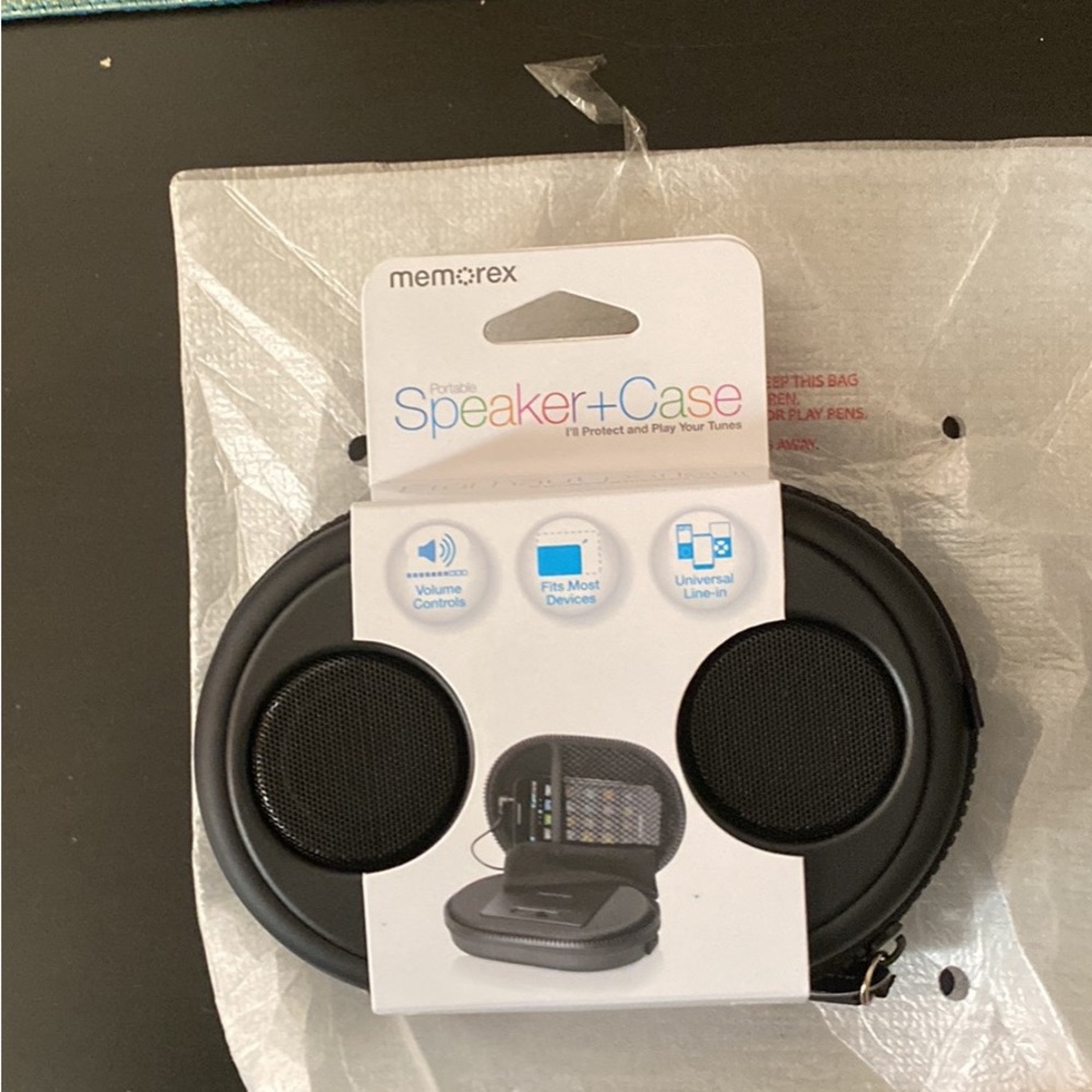 Memorex Speaker+Case - Picture 2 of 5
